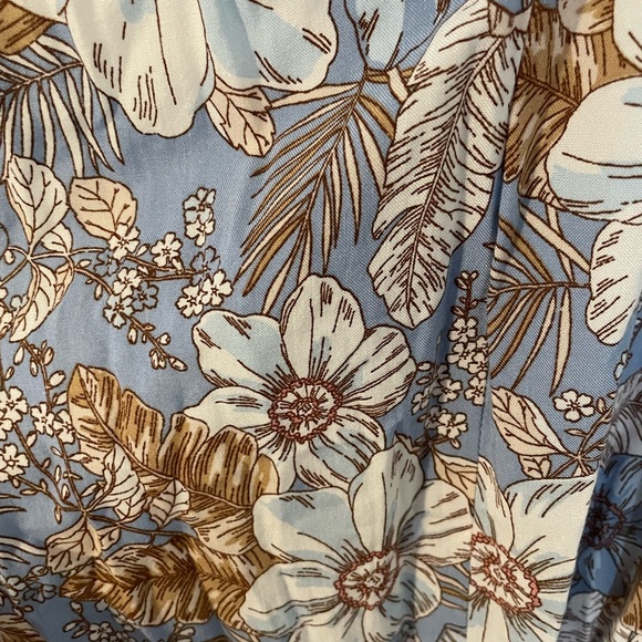 Floral Jumpsuit in great condition. Perfect for the summer. - Picture 3 of 7